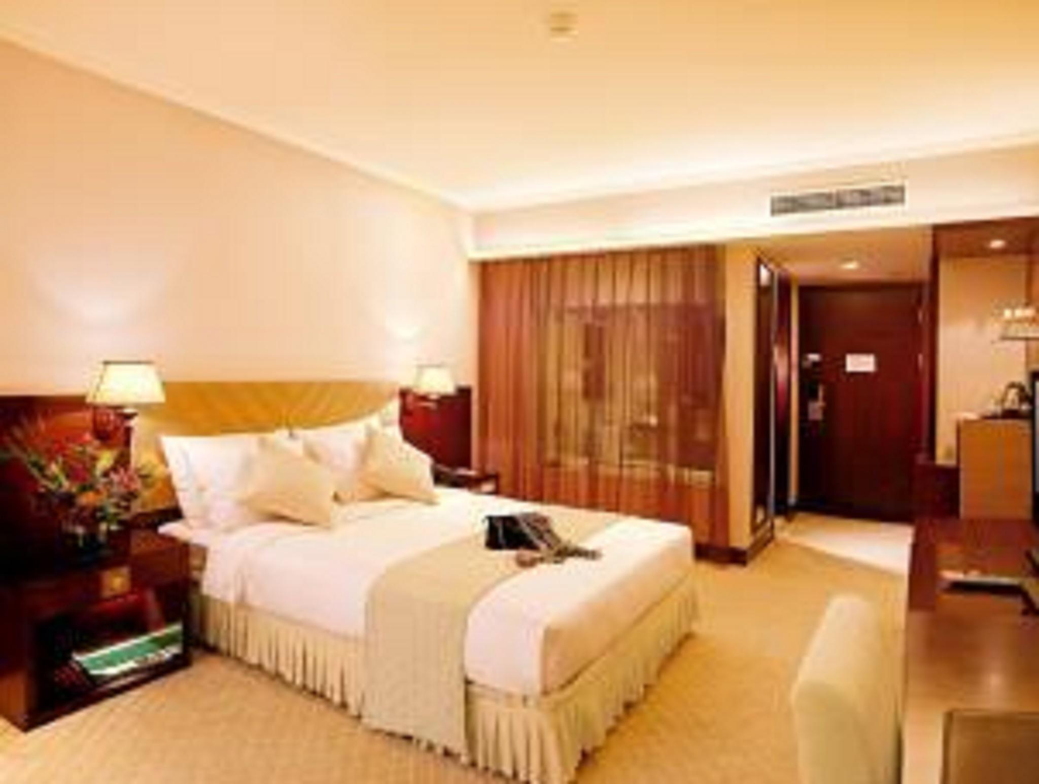 Emperor Hotel Макао Экстерьер фото