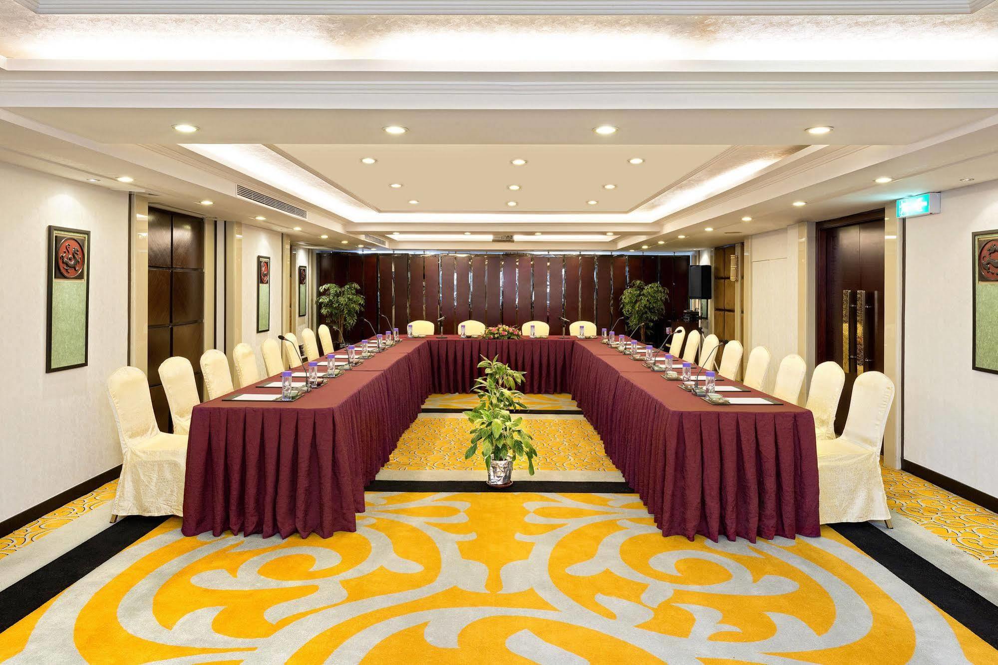 Emperor Hotel Макао Экстерьер фото